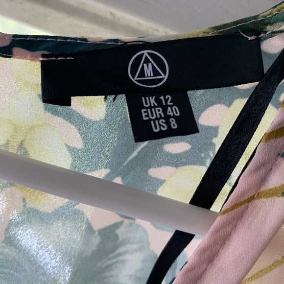 Missguided Pink Tropical Print Ruffle Dress - Picture 7 of 11